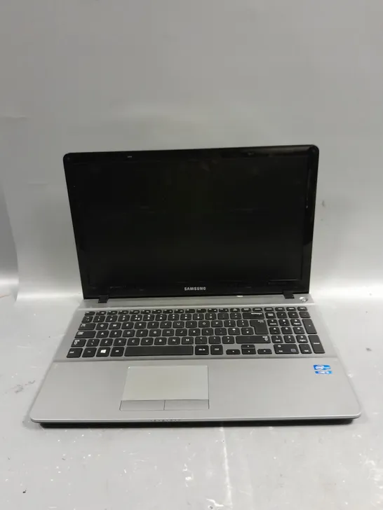 SAMSUNG 370R4E/370R4V/370R5E/3570RE/370R5V 15 INCH	I3-3110M 2.40GHZ