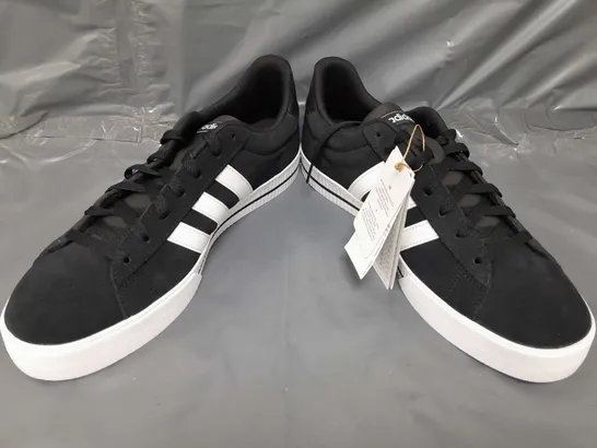 BOXED PAIR OF ADIDAS DAILY 3.0 SHOES IN BLACK/WHITE UK SIZE 10