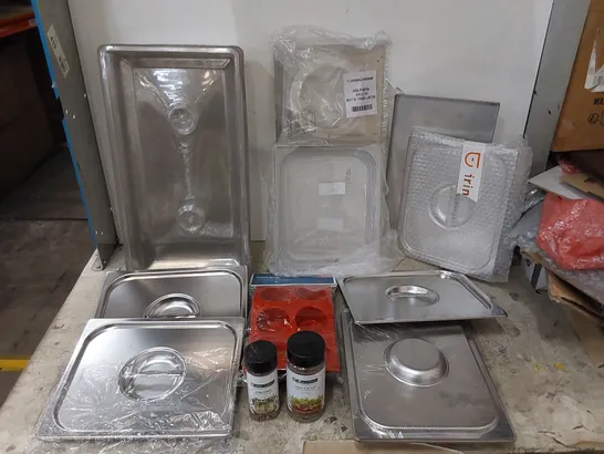 BOX OF ASSORTED CATERING ACCESSORIES 