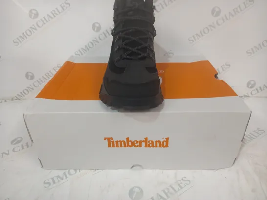 BOXED PAIR OF TIMBERLAND LINCOLN PEAK MID HIKER SHOES IN BLACK UK SIZE 6.5