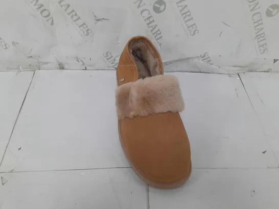 PAIR OF EMU AUSTRALIA SLIPPERS IN CAMEL SIZE 7