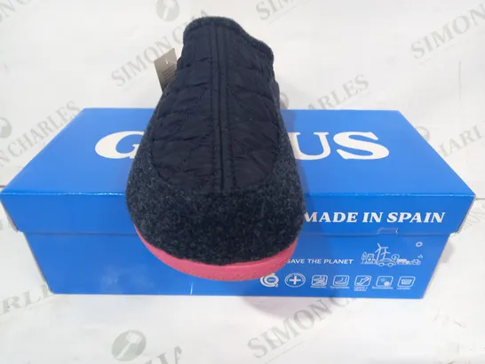 BOXED PAIR OF GURUS SLIPPERS IN NAVY UK SIZE 8