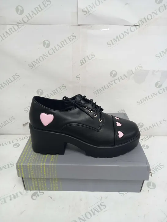 BOXED PAIR OF KOI FOOTWEAR NETTLE HEELED HEART SHOES IN BLACK/PINK - SIZE 10