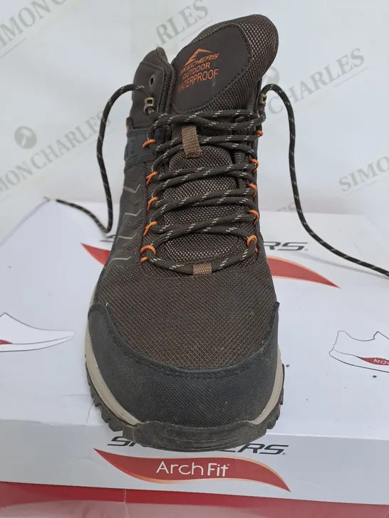BOXED SKETCHERS ARCH FIT BROWN WALKING BOOTS SIZE 12, SIGNS OF WEAR