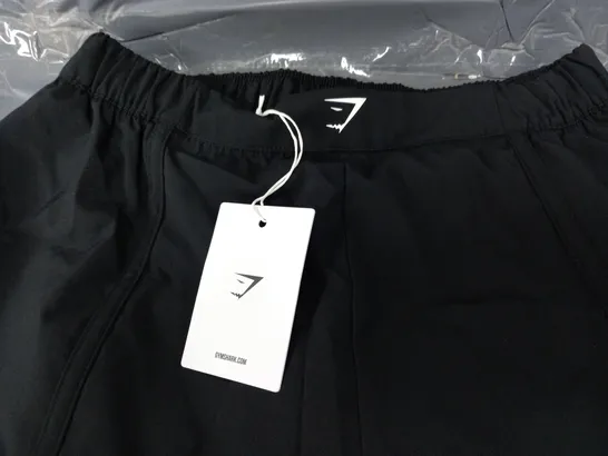 GYMSHARK SCALLOP HEM SHAPED SHORTS IN BLACK - SMALL