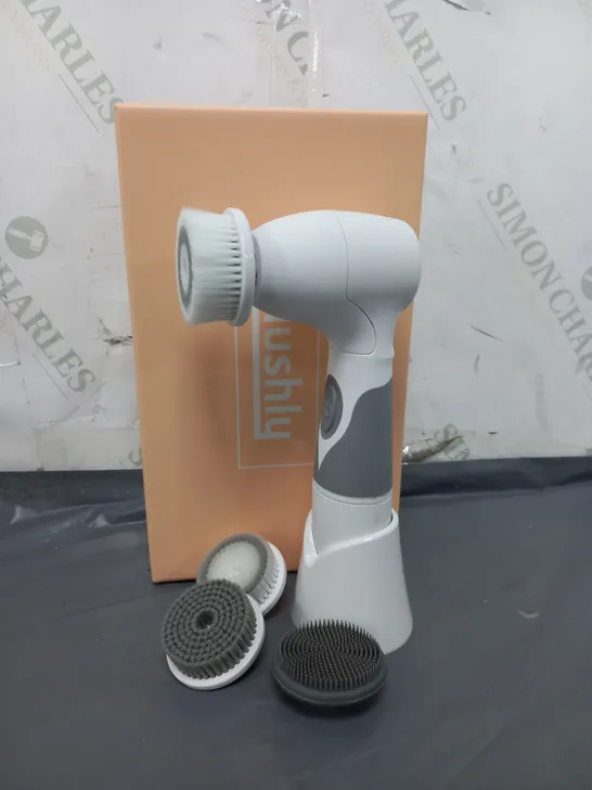 BOXED BLUSHLY CLEANSING & EXFOLIATING FACE BRUSH WHITE