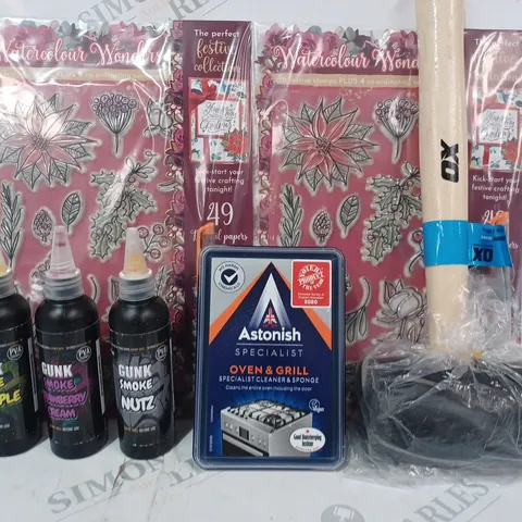 APPROXIMATELY 10 ASSORTED HOUSEHOLD ITEMS TO INCLUDE OX MALLET, ASTONISH OVEN & GRILL SPECIALIST CLEANER & SPONGE, ETC