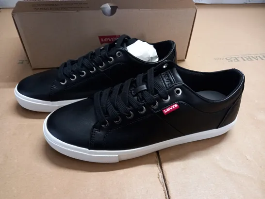 BOXED BRAND NEW LEVIS WOODWARD TRAINERS IN BLACK - UK 8