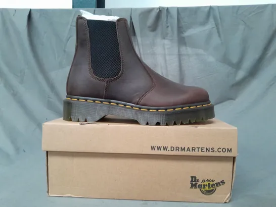 BOXED PAIR OF DR MARTENS 2976 BEX ANKLE BOOTS IN DARK BROWN UK SIZE 6