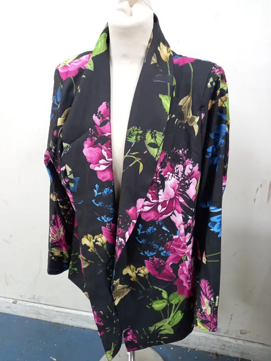 FOREVER UNIQUE BELTED BLAZER IN FLORAL DESIGN - UK 18