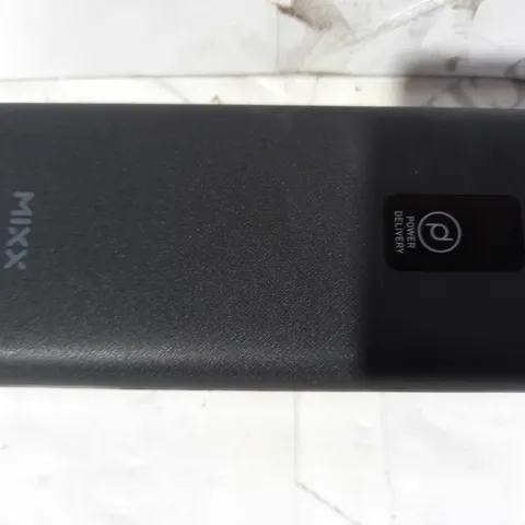 MIXX INTEGRATED 20 PD POWER BANK W. BUILT-IN CABLES