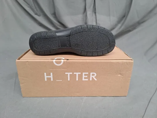 BOXED PAIR OF HOTTER WHISPER BOOTS IN NAVY SIZE 7