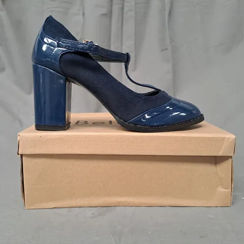 BOXED PAIR OF BELLUCCI POINTED TOE HIGH BLOCK HEELS IN NAVY EU SIZE 36