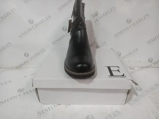 BOXED PAIR OF SHOES BY EMMA ANKLE BOOTS IN BLACK SIZE 8