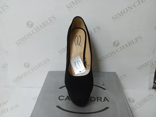 BOXED PAIR OF CASANDRA HEELED PLATFORM SHOES IN BLACK SUEDE SIZE 5