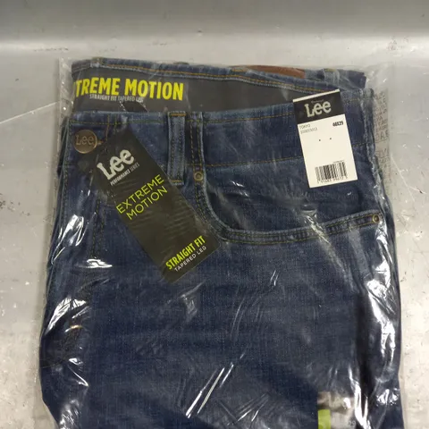 BRAND NEW LEE EXTREME MOTION STRAIGHT LEG JEANS - 40/29