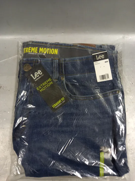 BRAND NEW LEE EXTREME MOTION STRAIGHT LEG JEANS - 40/29