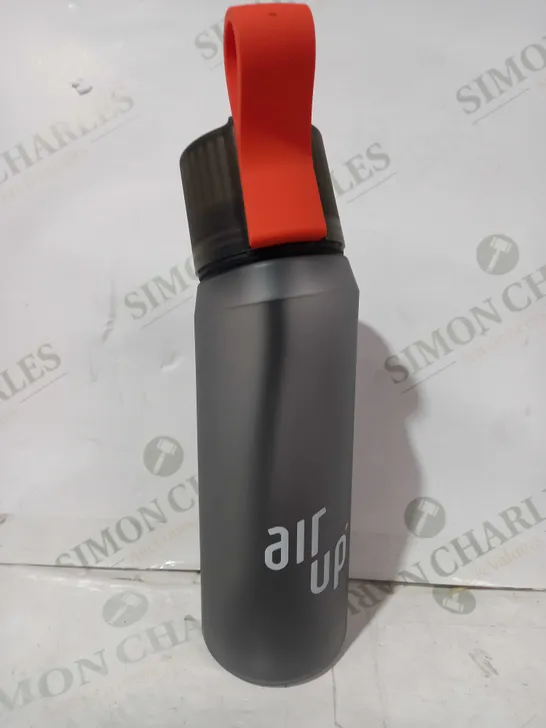 AIR UP BOTTLE IN CHARCOAL GREY