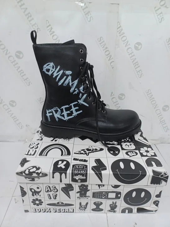 KOI FOOTWEAR MENS BLACK ANIMAL FREE MILITARY BOOTS SIZE 7