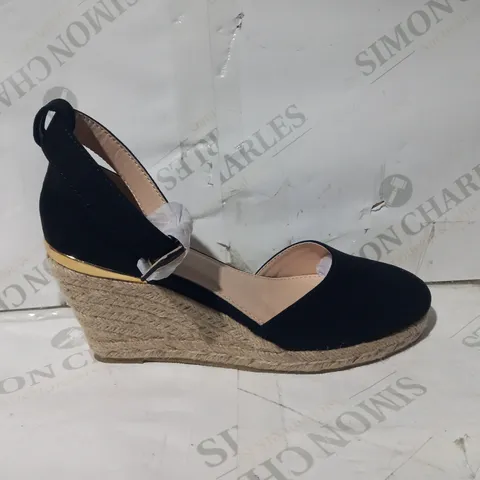 BOXED PAIR OF TRUFFLE COLLECTION FAUX SUEDE WEDGE HEELS IN BLACK UK SIZE 5