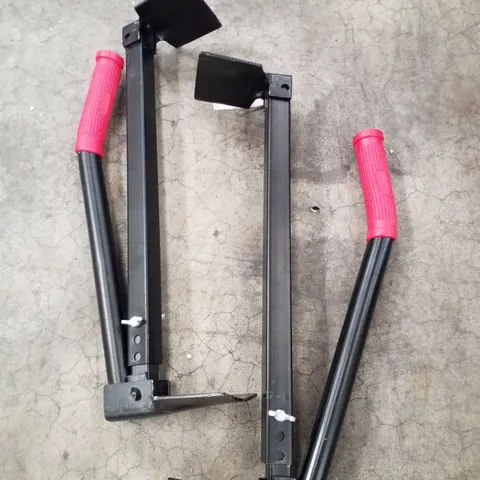 BOX CONTAINING 2 ADJUSTABLE BRINK TONGS