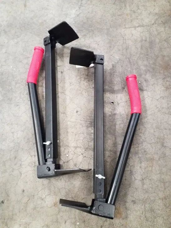 BOX CONTAINING 2 ADJUSTABLE BRINK TONGS