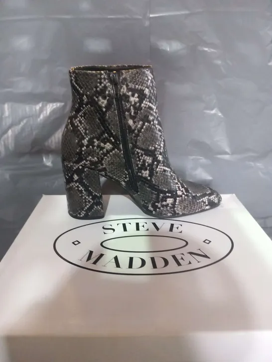 BOXED STEVE MADDEN THERESE GREY SNAKE SYNTHETIC ANKLE BOOTS SIZE 8