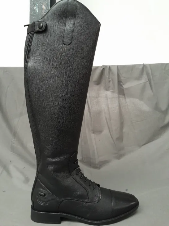 BOXED PAIR OF RHINEGOLD ELITE LUXUS LEATHER LACED RIDING BOOTS IN BLACK SIZE 8