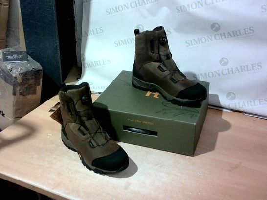 BOXED PAIR OF HARKILA HUNTING BOOTS SIZE 13