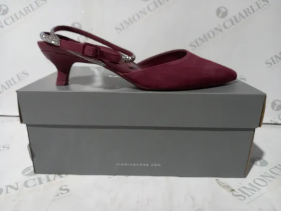 BOXED PAIR OF VIONIC POINTED TOW LOW HEEL SHOES IN SHIRAZ COLOUR SIZE 5.5