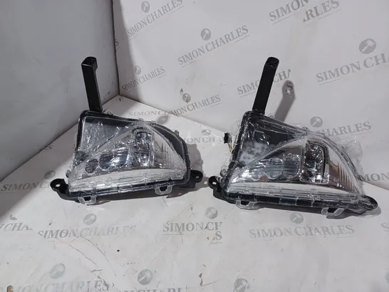 SET OF CAR HEADLIGHTS 