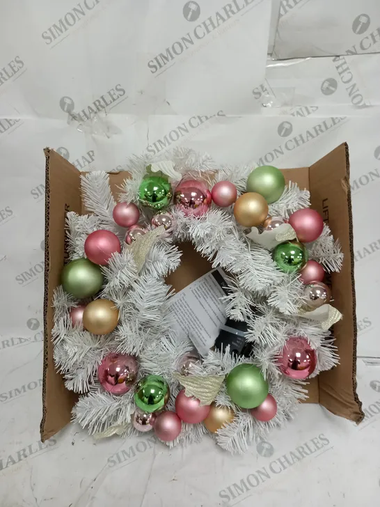 NOEL WREATH IN WHITE