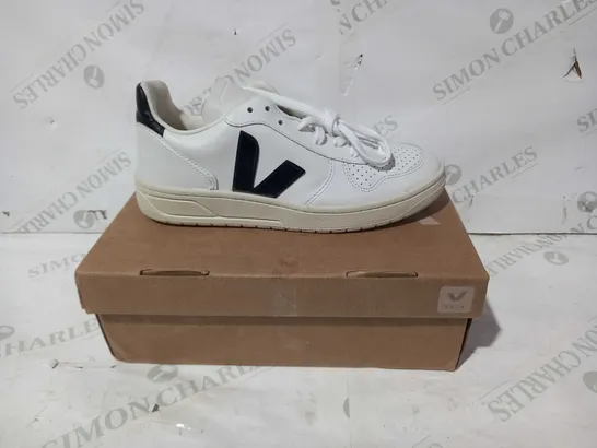 BOXED PAIR OF VEJA LEATHER TRAINERS IN WHITE UK SIZE 6