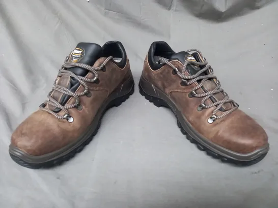 BOXED PAIR OF GRISPORT WATERPROOF SHOES IN BROWN EU SIZE 47