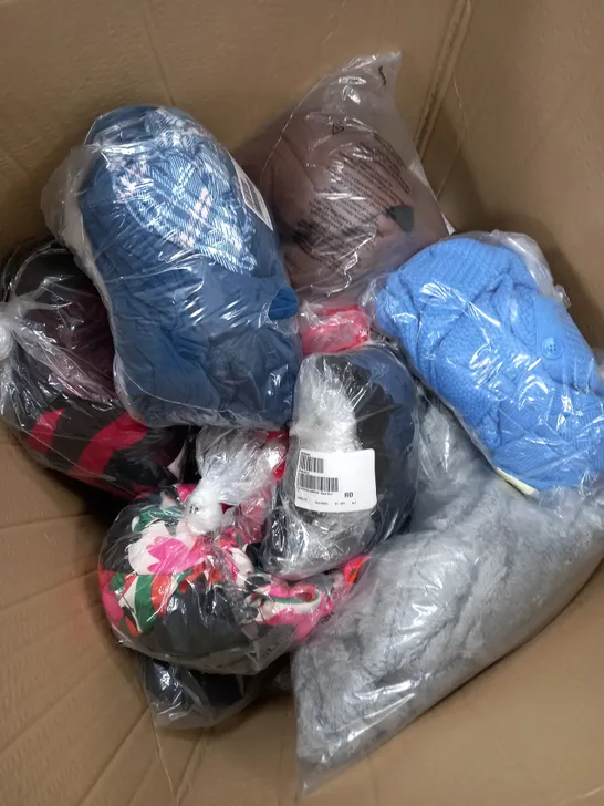 BOX OF APPROXIMATELY 10 CLOTHING ITEMS TO INCLUDE JUMPER, TOPS, PJS ETC