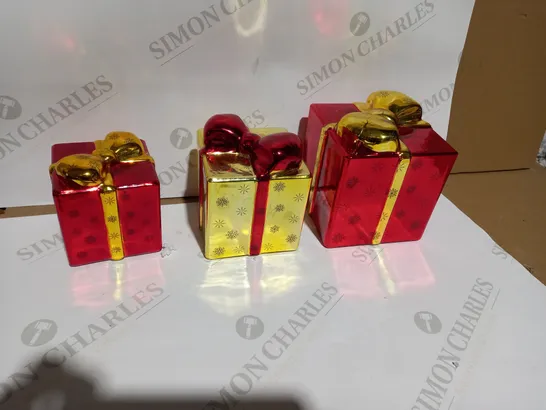 SANTA EXPRESS PRE-LIT SET OF GLASS PRESENTS IN RED AND GOLD 