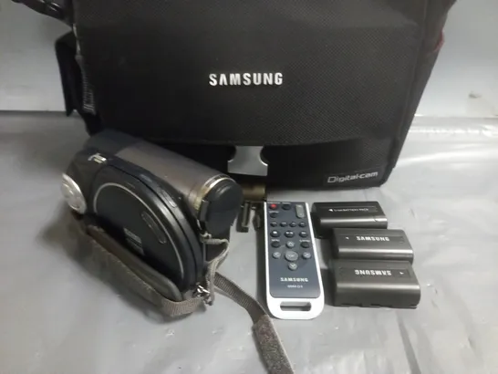 SAMSUNG DVD CAMCORDER WITH SPARE BATTERIES AND CARRY BAG - MODEL VP-DC172W