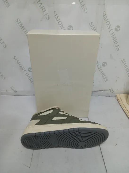 BOXED PAIR OF REPRESENT REPTOR LOW KHAKI/CREAM SIZE 42 