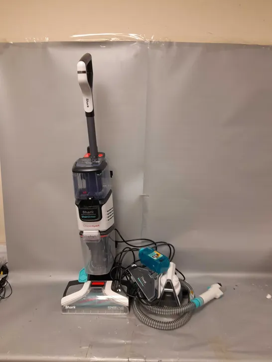 SHARK CARPET XPERT DEEP CARPET CLEANER & BUILT IN STAIN STRIKER EX200UK - COLLECTION ONLY 