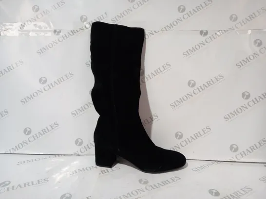 BOXED PAIR OF JONES LOW BLOCK HEEL KNEE HIGH SUEDE BOOTS IN BLACK UK SIZE 8