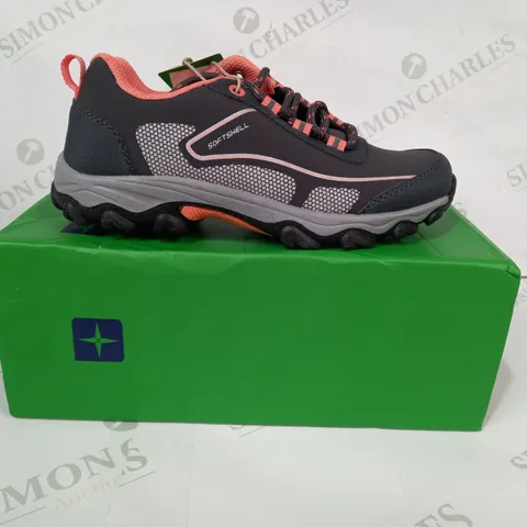 BOXED PAIR OF MOUNTAIN WAREHOUSE SOFTSHELL KIDS SHOES IN GREY/CORAL UK SIZE 1