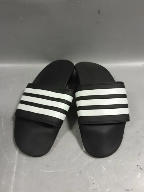 PAIR OF ADIDAS THREE STRIPE SLIDERS - 9