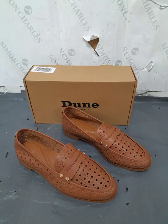 BOXED PAIR OF DUNE LONDON TAN LEATHER LASER CUT LOAFER IN SIZE 7