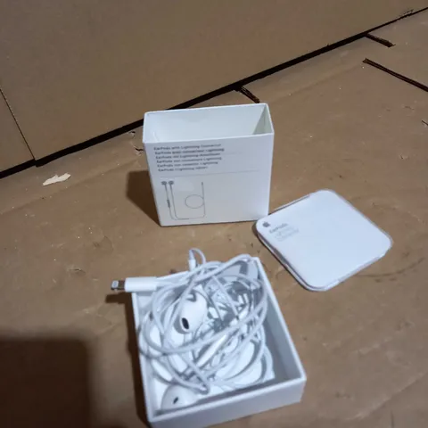 APPLE EARBUDS 