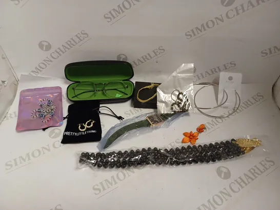 BOX OF APPROX 20 COSTUME JEWELLERY ITEMS INCLUDING RINGS, EARRINGS AND GLASSES