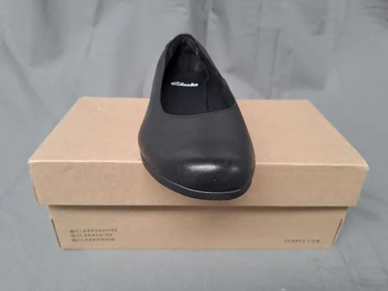 BOXED PAIR OF CLARKS SCALA GLIDE SHOES IN BLACK UK SIZE 1.5