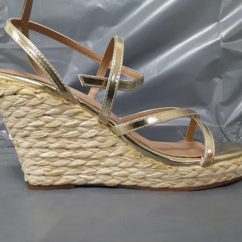 BOXED PAIR OF FRENCH CONNECTION WEDGE STRAPPY SANDALS IN METALLIC GOLD UK SIZE 5