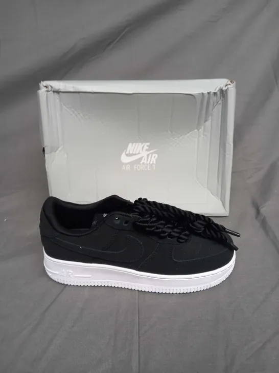 BOXED PAIR OF NIKE AIR FORCE 1 WHITE/BLANC UK 6