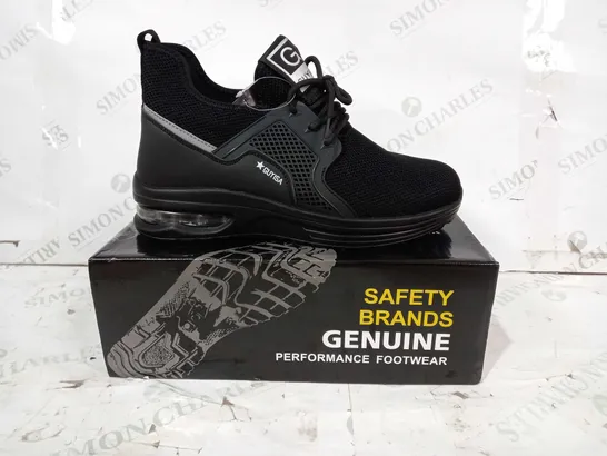 BOXED PAIR OF GUYISA SAFETY BOOTS IN BLACK UK SIZE 8