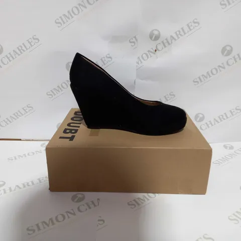 NO DOUBT WZ1 FASHION THIRSTY LADIES IN BLACK SUEDE - UK SIZE 6